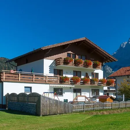 Haus Enzian Apartment Lermoos