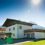 Haus Enzian דירה *